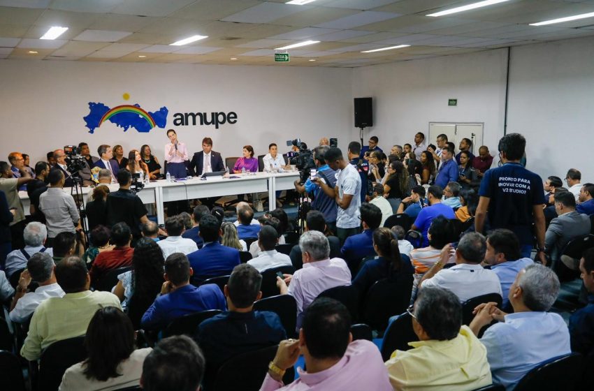  Raquel Lyra destaca parceria com municípios na posse de Pedro Freitas Novo presidente da Amupe assume cargo até 2027 e reforça articulação com o Governo do Estado
