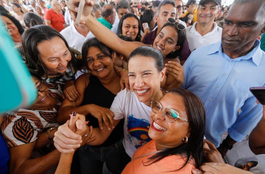  Raquel Lyra anuncia R$ 8 milhões para pavimentação em Bom Jardim e participa de entrega de hospital reformado Convênio prevê calçamento de 28 vias e reforça investimentos em mobilidade e saúde no Agreste pernambucano