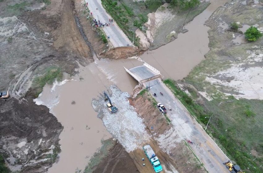  Enchente destrói ponte principal e causa prejuízo de R$ 11 milhões em Calçado Município registra 120 famílias atingidas; Governo do Estado inicia acesso provisório e promete reconstrução da ponte