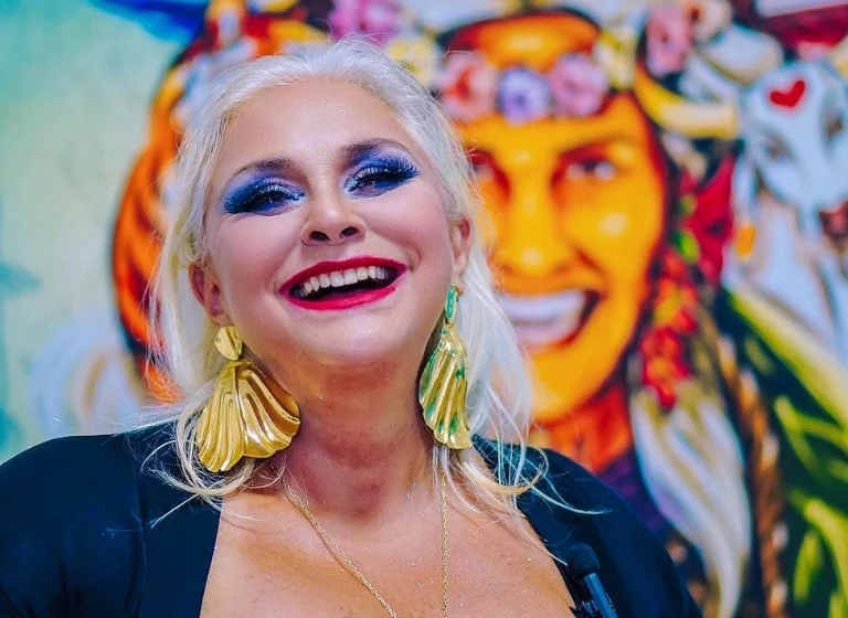  Famosa cantora revela tentativa de assédio contra suas netas em ambiente virtual: “Queria fotos”