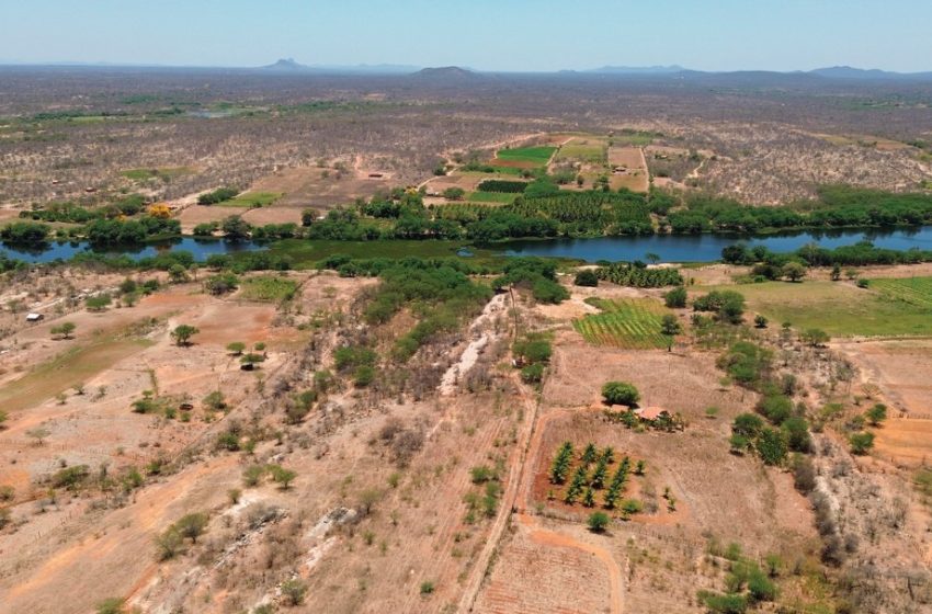 Agência Estadual de Meio Ambiente de Pernambuco realiza audiência pública sobre projeto de mineração em Floresta População poderá conhecer e debater o projeto Serrote da Pedra Preta, que prevê extração de titânio e minério de ferro com vanádio no Sertão de Itaparica