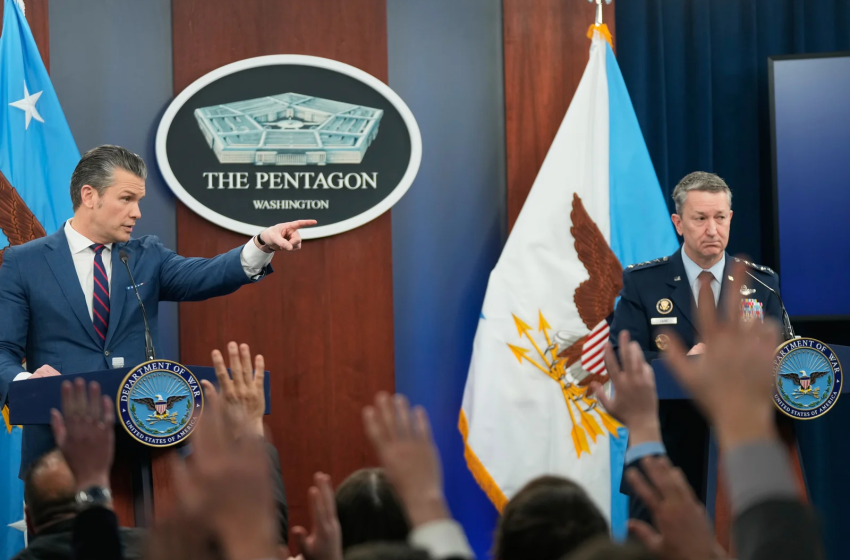  Estados Unidos dizem ter afundado navios iranianos no Golfo de Omã e ampliam ofensiva contra o Irã Donald Trump afirma que embarcações foram “destruídas e afundadas”, enquanto comando militar americano fala em 11 navios atingidos; Teerã reage com ameaças e denuncia ataques a alvos civis