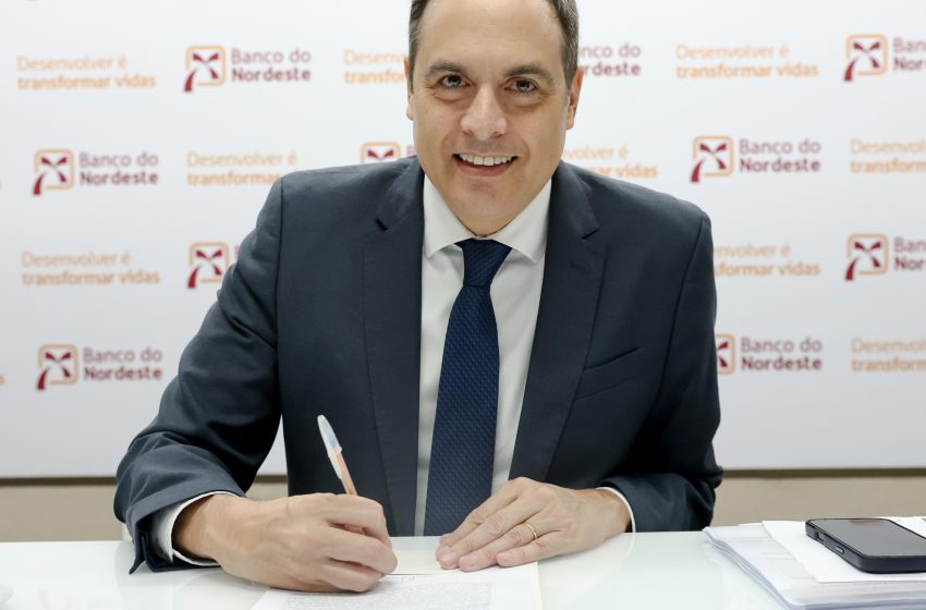  Paulo Câmara toma posse na presidência do Banco do Nordeste com foco no apoio a pequenos negócios Cerimônia ocorreu na sede da instituição em Fortaleza, com destaque para ampliação do crédito, inclusão financeira e desenvolvimento regional