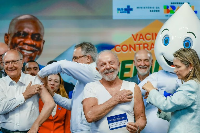  Com Lula e Alckmin vacinados, campanha nacional contra influenza começa neste sábado Dia D mobiliza regiões do país com vacinação gratuita nas UBS e foco em crianças, gestantes e idosos
