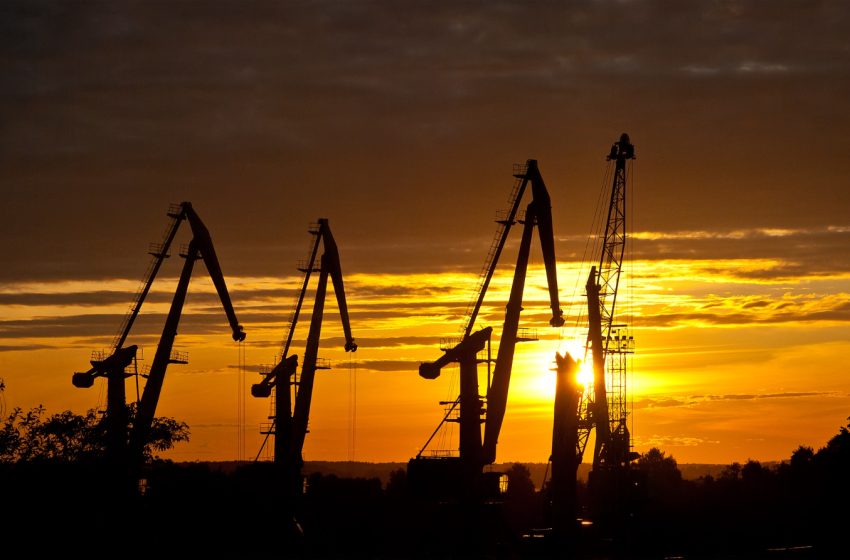  Do Estreito de Ormuz ao canteiro de obras: por que a geopolítica global está encarecendo o metro quadrado no Brasil