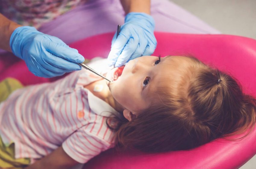  Saúde bucal é essencial para pessoas com Síndrome de Down, alerta especialista Acompanhamento odontológico e cuidados diários são fundamentais para prevenir doenças e garantir qualidade de vida e inclusão