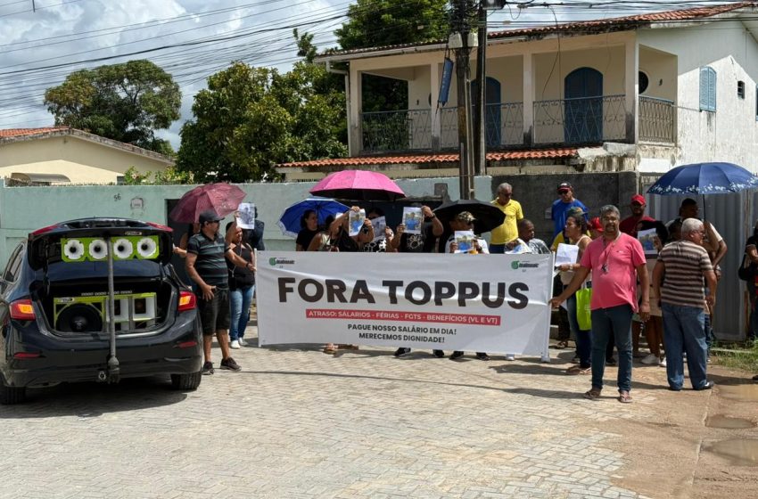  Trabalhadores terceirizados protestam contra atraso de férias da empresa TOPPUS em Paulista Ato reuniu mais de 50 profissionais com apoio do STEALMOAIC e do SINSPREST, cobrando pagamento para mais de 300 funcionários