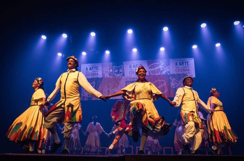  Festival Reconhecer transforma o mar em palco e leva cultura gratuita a espaços públicos do Recife Com cinema na praia, desfile cultural e apresentações musicais no porto, quinta edição do evento acontece de 23 a 25 de abril no Pina e em Brasília Teimosa