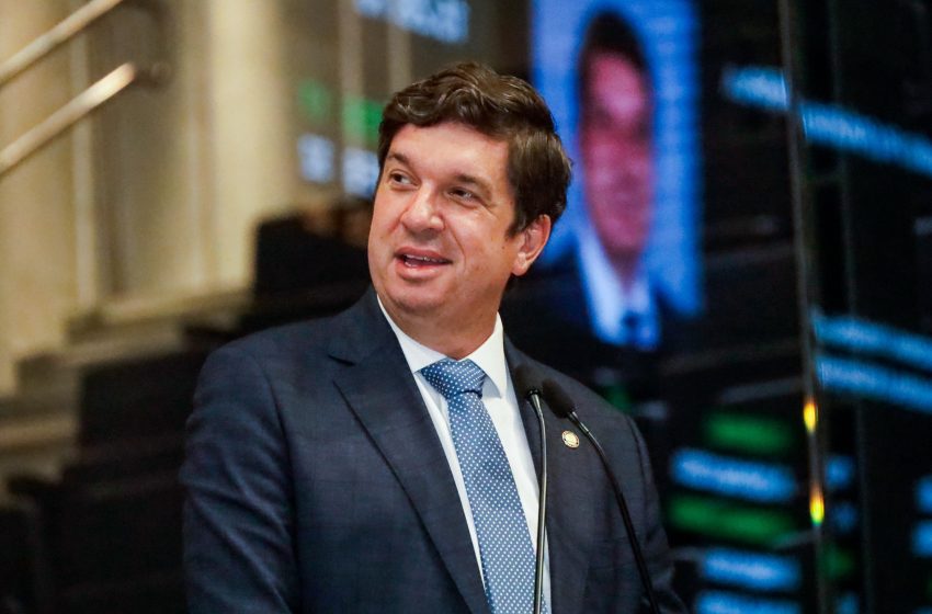 Joãozinho Tenório cobra celeridade na Alepe e diz que Pernambuco “não pode esperar” Deputado defende agilidade na tramitação de projetos e reforça necessidade de união entre parlamentares para garantir avanços à população