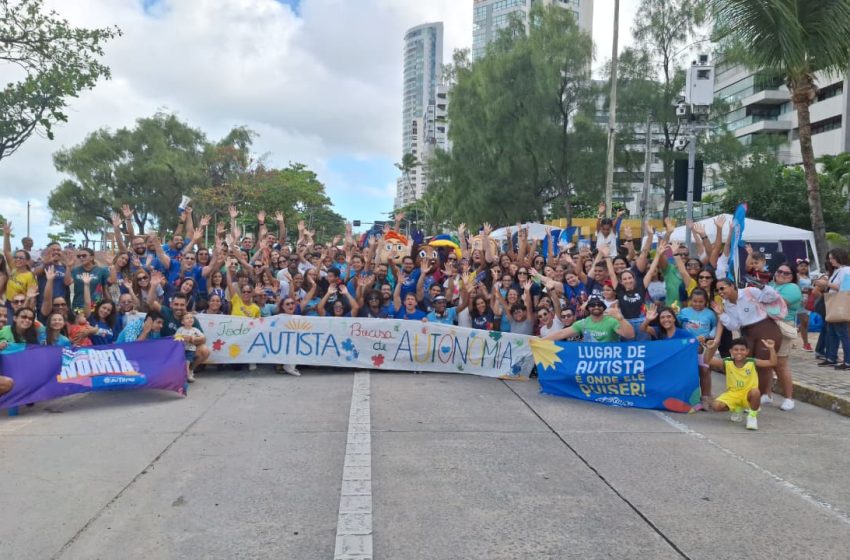  Caminhada no Recife reforça conscientização sobre o autismo e reúne famílias na orla Evento na Avenida Boa Viagem contou com participação do Instituto do Autismo e mobilizou apoiadores pela inclusão de pessoas com TEA