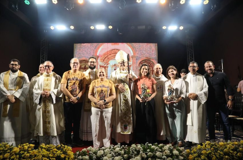  Raquel Lyra prestigia encerramento da Festa de Nossa Senhora dos Prazeres no Monte dos Guararapes Governadora destaca força da fé do povo pernambucano e anuncia projetos de requalificação do espaço em parceria com Exército e prefeitura de Jaboatão dos Guararapes