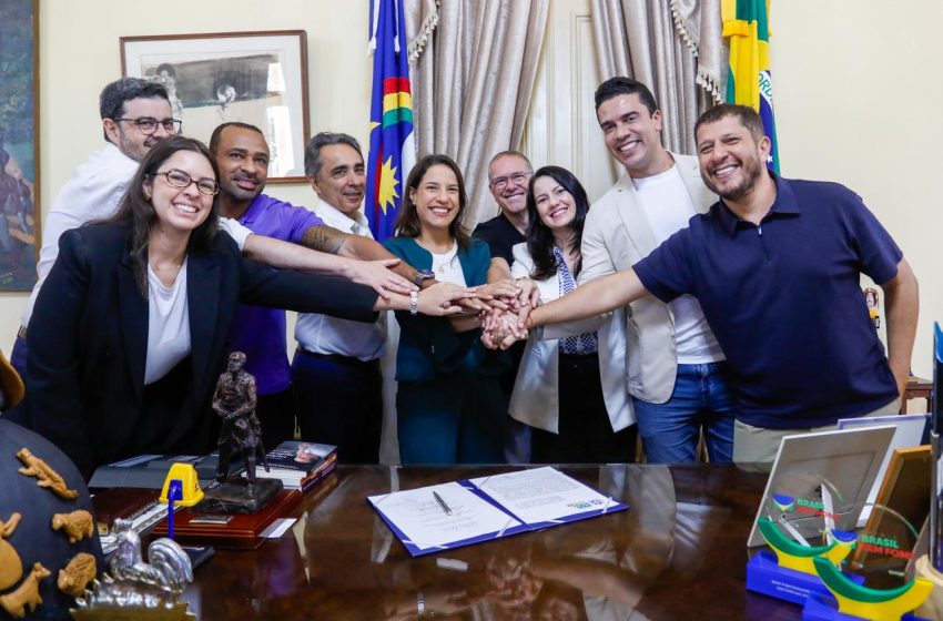  Governadora Raquel Lyra anuncia chegada da AeC a Caruaru com previsão de mil empregos no Agreste Parceria articulada pela AeC prevê investimento de R$ 9 milhões e ampliação de vagas no interior de Pernambuco