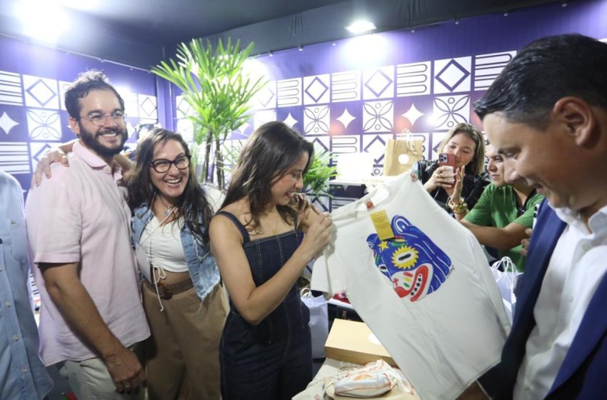  Raquel Lyra destaca força do polo têxtil na abertura do 24º Festival do Jeans de Toritama Governadora reforça apoio do Estado ao setor durante abertura do evento, que movimenta moda, negócios e geração de emprego no Agreste pernambucano