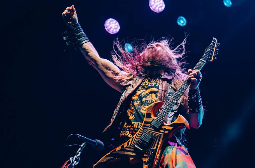  Zakk Wylde presta duplo tributo a Ozzy Osbourne em apresentação no Bangers Open Air 2026