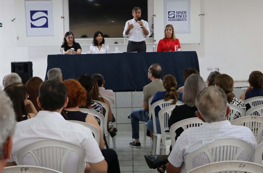  Fisco de Pernambuco intensifica pressão e anuncia novo dia de paralisação Auditores fiscais e julgadores aprovam, por unanimidade, paralisação em 14 de abril e cobram retomada do diálogo com o governo estadual