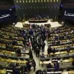  Mudanças significativas: quase um terço da bancada da Câmara se transforma na janela partidária de 2026
