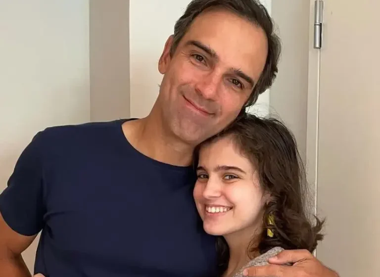  Filha de Tadeu Schmidt faz tributo emocionante ao pai após falecimento de Oscar Schmidt
