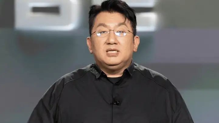  Pedido de prisão do fundador da HYBE é feito pela polícia da Coreia do Sul