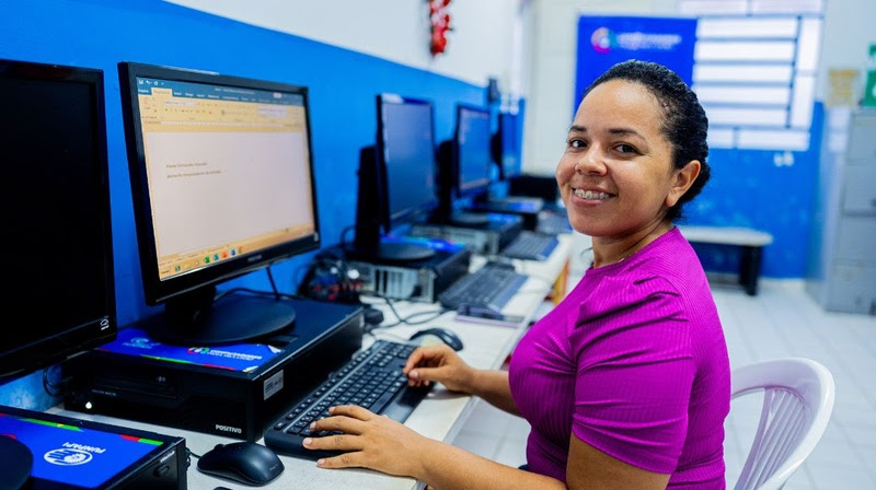  Programa Ministério das Comunicações forma 10 mil pessoas em tecnologia em Pernambuco Iniciativa Computadores para Inclusão já capacitou 80 mil brasileiros e transforma lixo eletrônico em inclusão digital e oportunidades de trabalho