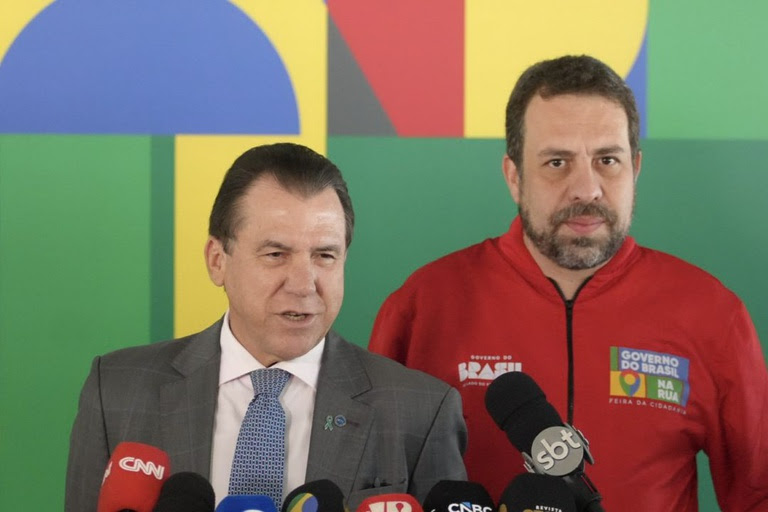  Governo envia projeto para acabar com escala 6×1 e prevê aprovação em até três meses Proposta enviada por Lula reduz jornada para 40 horas semanais, garante dois dias de descanso e proíbe redução salarial