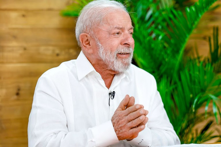  Lula diz que governo atuará para evitar impacto da guerra no Oriente Médio no preço dos alimentos e combustíveis Presidente afirma que medidas visam proteger o bolso da população e destaca avanços sociais, econômicos e educacionais no país