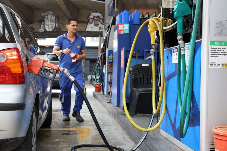  Força-tarefa fiscaliza mais de 5,3 mil postos de combustíveis em todo o país Operação nacional mira aumentos abusivos e já soma milhares de notificações e autuações a postos e distribuidoras