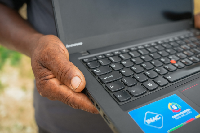  Programa destina mais de 800 computadores para pessoas com autismo e amplia inclusão digital no país Iniciativa do Governo Federal já beneficiou mais de 70 mil equipamentos entregues e fortalece autonomia de pessoas com TEA por meio da tecnologia