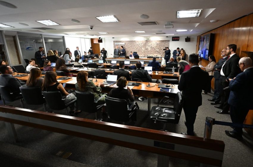  Congresso analisa proposta que prevê renovação automática da CNH para motoristas sem infrações Medida provisória também cria cadastro positivo de condutores e define critérios para dispensa de exames na renovação