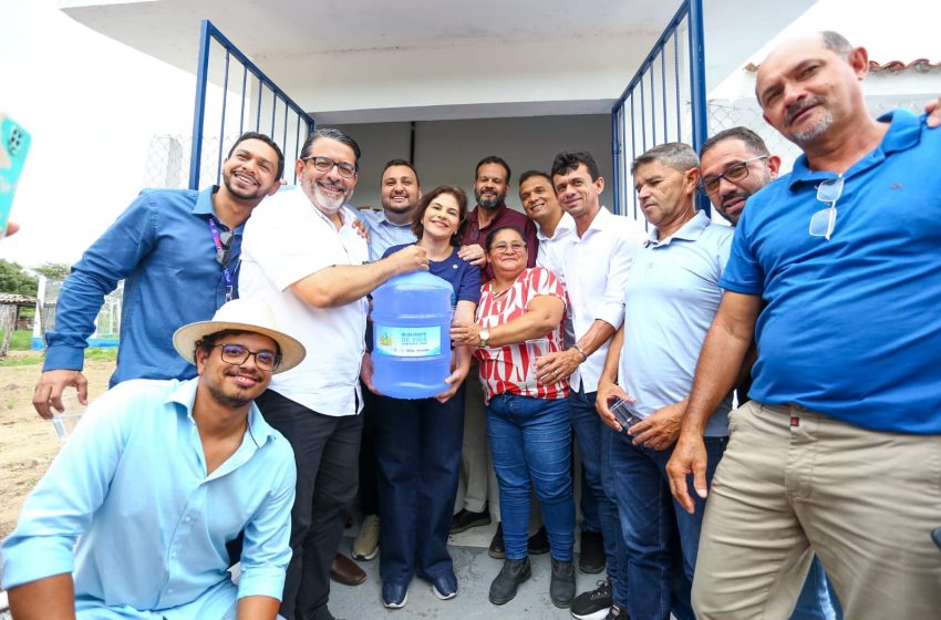  Governo de Pernambuco entrega dessalinizadores no Agreste e amplia Programa Leite para Todos Alagoinha e Capoeiras receberam 15 sistemas de dessalinização que vão beneficiar 1,5 mil famílias; Capoeiras também passa a integrar o programa Leite para Todos