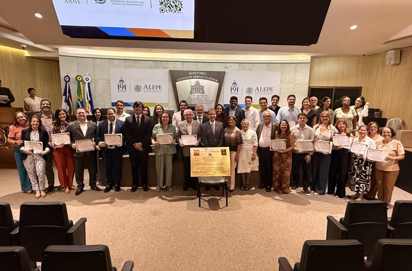  Feitosa homenageia programa de transplante cardíaco do PROCAPE/UPE em sessão solene na ALEPE