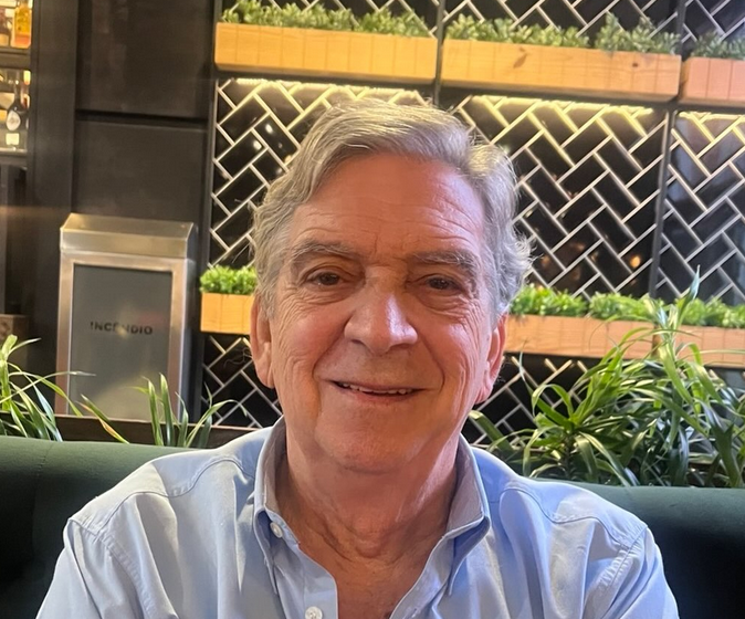  Falece aos 78 anos Guto Graça Mello, ícone da música e ex-diretor da Globo