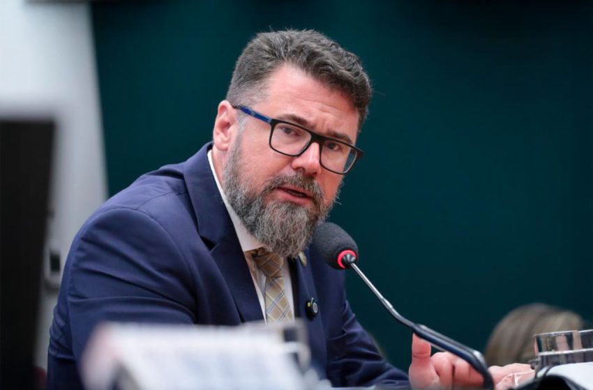  Projeto na Câmara quer liberar uso do FGTS para compra de armas de fogo Proposta apresentada pelo deputado Marcos Pollon prevê saque anual do fundo para aquisição de armas, munições e acessórios mediante autorização legal