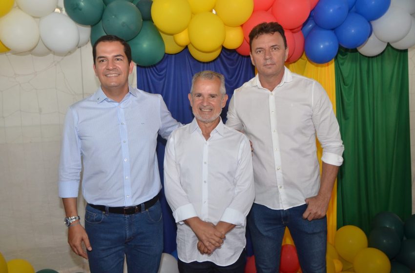  Dannilo Godoy participa dos 145 anos de Pedra e anuncia nova emenda para a saúde Deputado estadual acompanhou comemorações ao lado do prefeito Júnior e reforçou parceria com o município para investimentos e melhorias na qualidade de vida da população