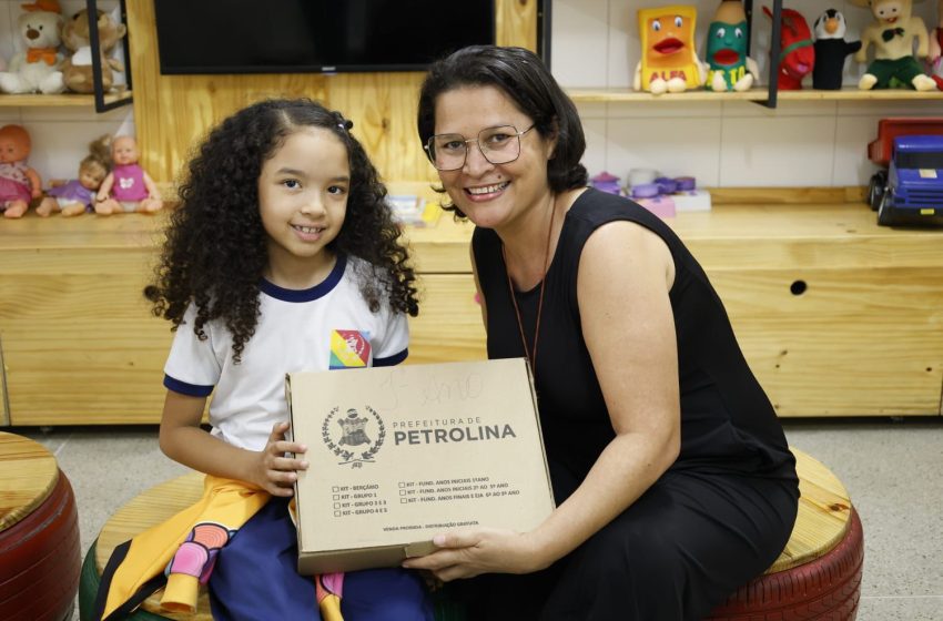  Prefeitura de Petrolina distribui kits escolares para estudantes da rede municipal Ação contempla alunos da Educação Infantil, Ensino Fundamental e EJA, garantindo materiais pedagógicos e apoio às famílias no período letivo