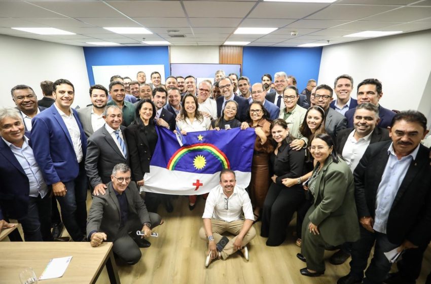  Raquel Lyra anuncia retomada da Transnordestina em Pernambuco durante encontro com prefeitos em Brasília Governadora confirmou assinatura de contrato para obras em trecho de 73 quilômetros da ferrovia durante agenda com gestores municipais na Marcha dos Prefeitos