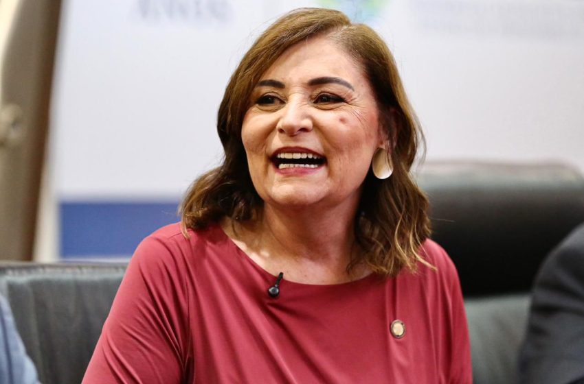  Câmara de Olinda concede Título de Cidadã Honorária à deputada Simone Santana nesta quinta-feira Homenagem proposta pelo vereador Iran Barbosa reconhece a trajetória da parlamentar e sua atuação na saúde pública e no fortalecimento da rede municipal de Olinda