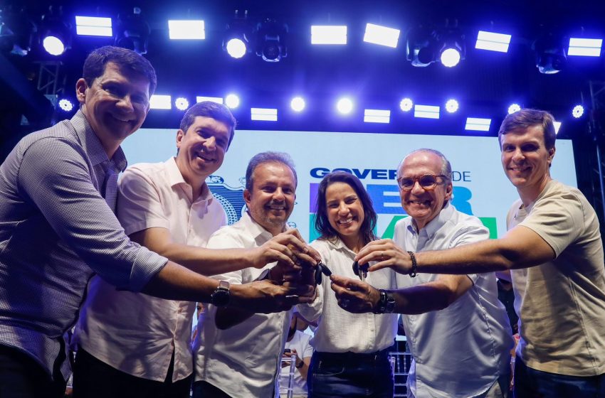  Raquel Lyra inaugura Centro de Referência da Mulher em Salgueiro e anuncia pavimentação de ruas no município Governadora entregou novo equipamento de apoio às mulheres vítimas de violência, assinou convênio de R$ 4 milhões para obras de infraestrutura e reforçou a frota escolar da cidade
