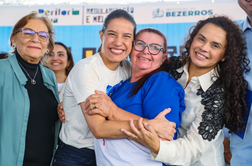  Raquel Lyra entrega 295 títulos de propriedade, ônibus escolares e autoriza pavimentação de ruas em Bezerros Governadora participou de agenda no Agreste com ações de regularização fundiária, mobilidade urbana e reforço na educação do município