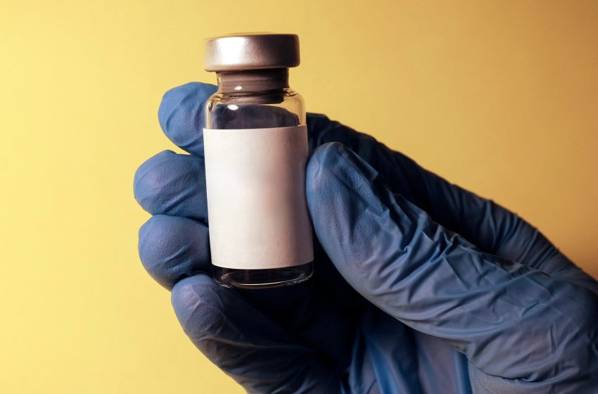  Vacina contra meningite B permanece indisponível no SUS para crianças com menos de um ano