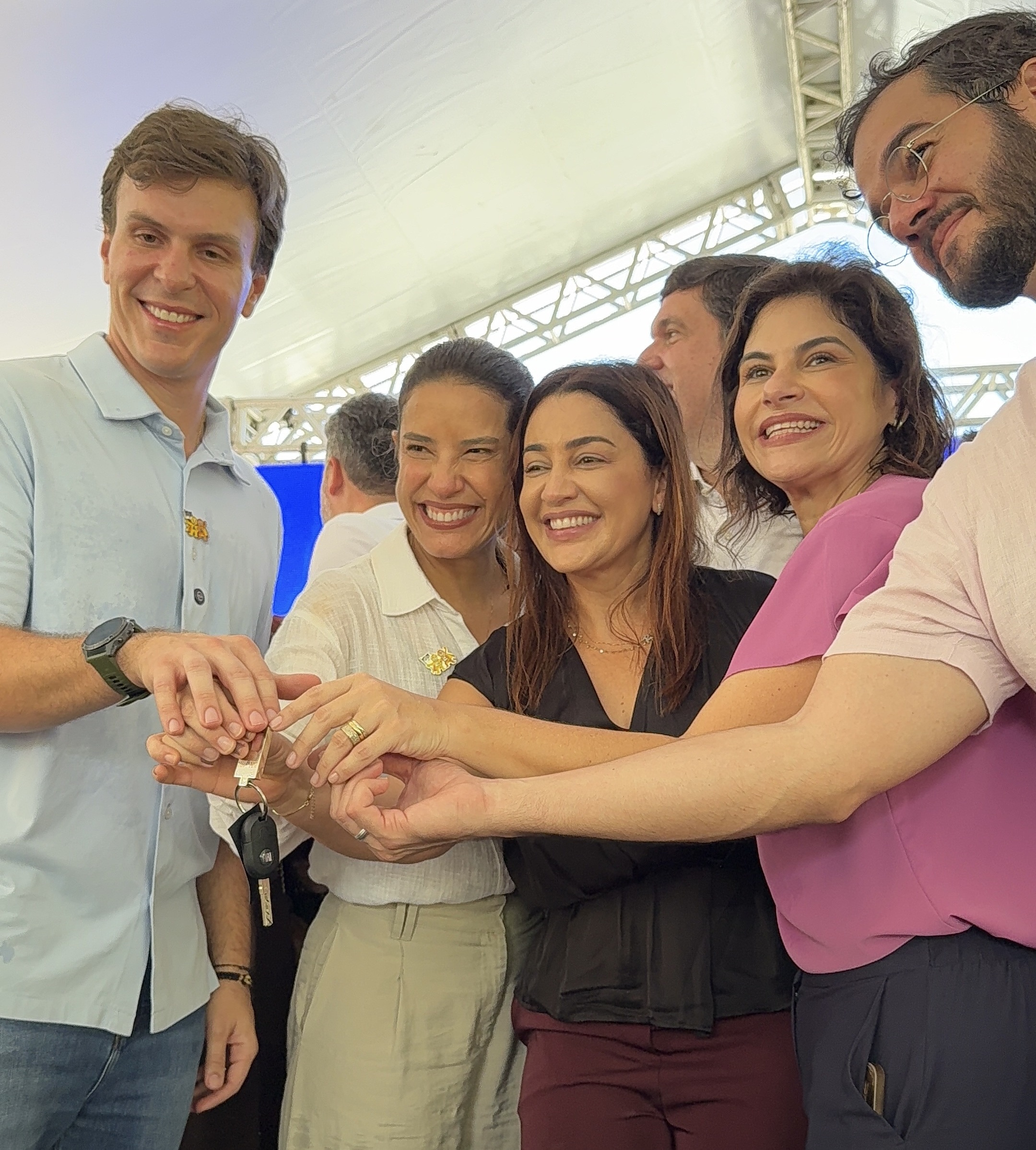 Jaqueira recebe veículo 0 km do Governo de Pernambuco para fortalecer assistência social Entrega foi realizada pela governadora Raquel Lyra à prefeita Ridete Pellegrino por meio do programa Move SUAS PE