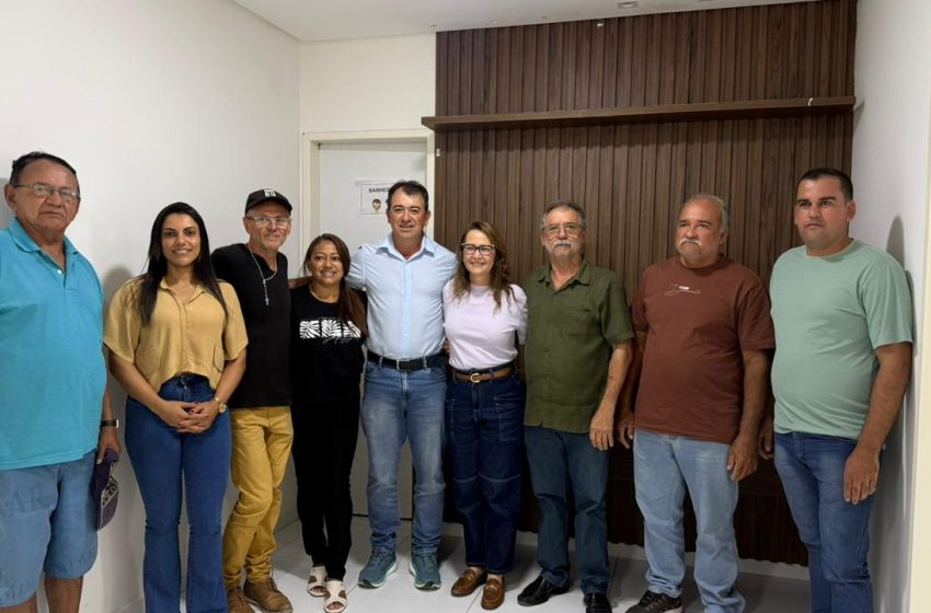  Débora Almeida anuncia R$ 300 mil para saúde de Cachoeirinha e acompanha retomada do Programa Leite de Pernambuco em Lajedo Recursos serão destinados à compra de van para TFD; programa social voltou a atender 309 famílias em situação de vulnerabilidade no Agreste