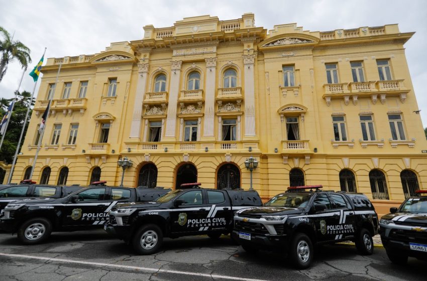  Pernambuco registra menor número de roubos e homicídios dos últimos anos nos cinco primeiros meses de 2026 Estado alcança melhor resultado da série histórica em CVPs e MVIs, com redução de 40,6% nos roubos e 15% nas mortes violentas em comparação a 2025