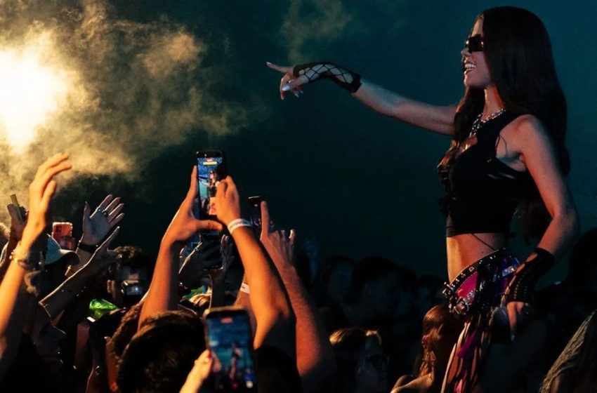  Tília é atração nacional do Festival GINGA Recife durante jogo do Brasil nesta quarta-feira Cantora, filha do produtor Dennis DJ, leva sua mistura de pop, funk e música urbana ao evento no Mirante do Paço, que terá outras atrações e programação especial da Copa do Mundo