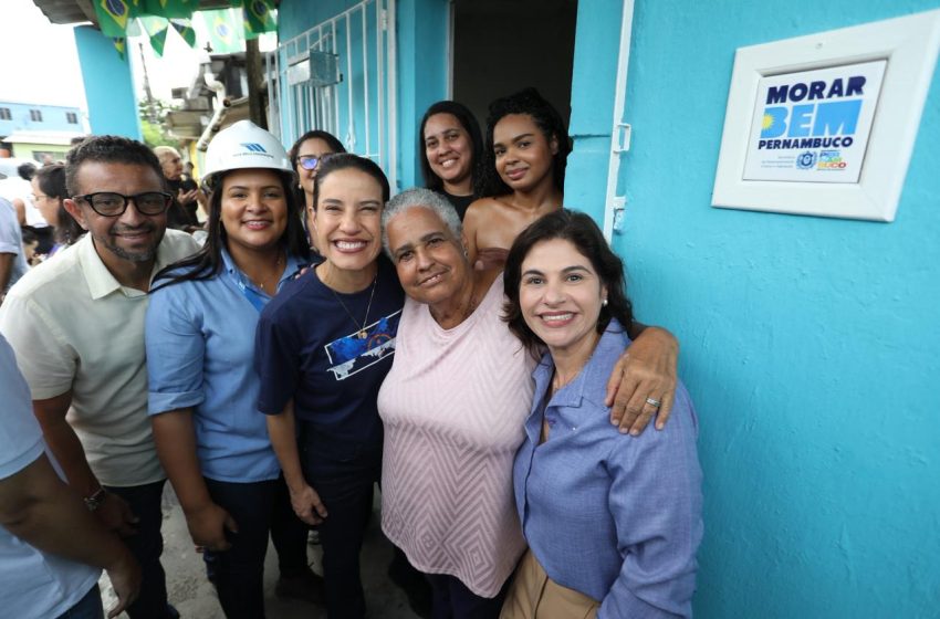 Raquel Lyra entrega reformas habitacionais, títulos de propriedade e anuncia R$ 140 milhões em obras na RMR Governadora beneficia moradores de Olinda com ações do Morar Bem PE e autoriza investimentos em mobilidade, contenção de encostas e requalificação urbana na Região Metropolitana do Recife