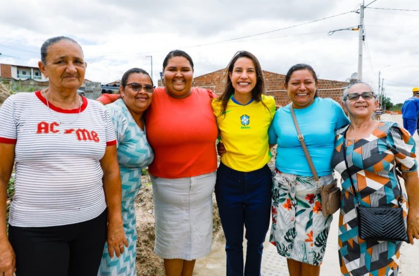  Raquel Lyra entrega primeiras obras de urbanização da Vila Canaã e anuncia pacote de R$ 89,1 milhões em Caruaru Investimentos em pavimentação, abastecimento de água, esgotamento sanitário e requalificação urbana beneficiarão mais de 10 mil moradores da comunidade, com conclusão prevista para o primeiro semestre de 2027