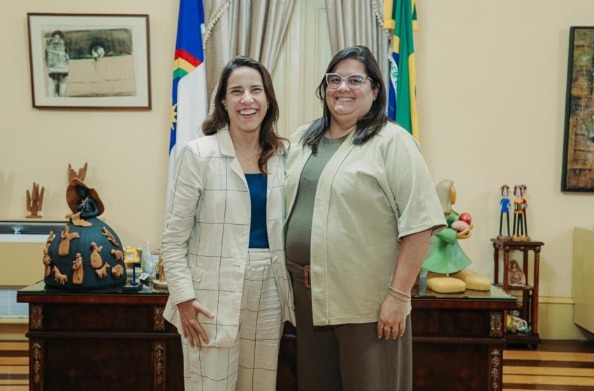  Carol Jordão se filia ao PSD e fortalece base de Raquel Lyra na Mata Sul Prefeita de Ribeirão oficializa entrada no PSD, maior partido de Pernambuco, ampliando a presença da legenda na região e reforçando o grupo político liderado pela governadora Raquel Lyra