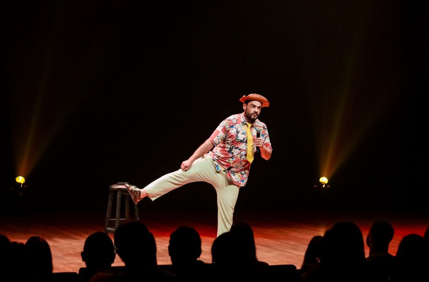  Matheus Ceará traz novo espetáculo de humor ao Recife com sessão única no Teatro RioMar Humorista apresenta o show Desculpa eu Ter Vindo! no dia 31 de julho, com piadas inéditas, clássicos da carreira e interação com o público; ingressos já estão à venda