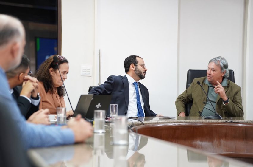  Sebrae recebe ministro no Recife e discute ampliação do Contrata+Brasil com adesão de empresas federais Em agenda no Recife, Paulo Pereira e Murilo Guerra debateram nova fase de expansão da plataforma inspirada no GO MEI, com foco na geração de oportunidades para microempreendedores em todo o país