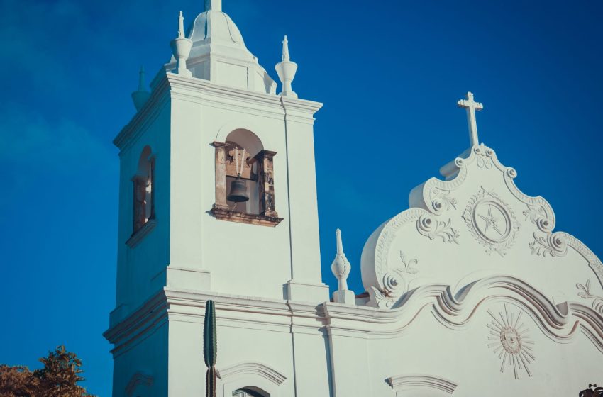  Moradores e ambientalistas realizam caminhada em defesa da Trilha dos Holandeses, em Itamaracá Ato marcado para este sábado (11) denuncia cercamento na área da Fazenda Santa Teresinha e alerta para risco de privatização de trecho histórico entre Vila Velha e o Forte Orange