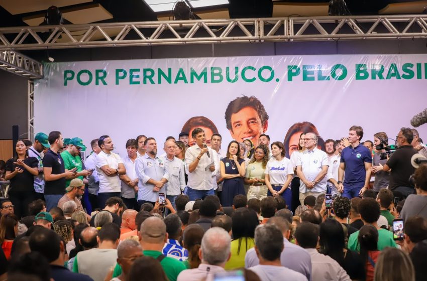  Daniel Coelho lança pré-candidatura a deputado federal com apoio de Raquel Lyra em ato no Centro de Convenções